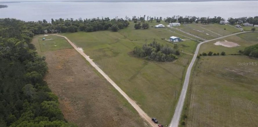 Terrain à Bunnell, Floride № 1354016