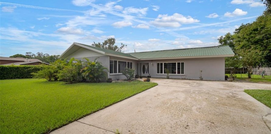 House in Brandon, Florida 4 bedrooms, 234.58 sq.m. № 1354056