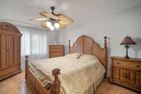 Casa en venta en Brandon, Florida, 4 dormitorios, 234.58 m2 № 1354056 - foto 13