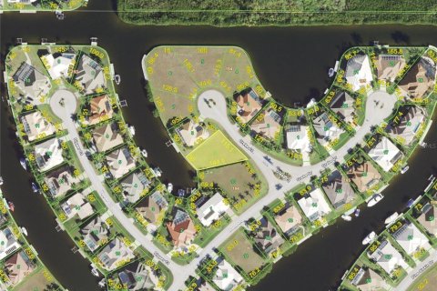 Land in Punta Gorda, Florida № 1390860 - photo 1