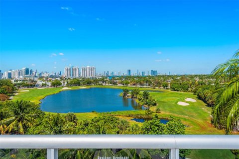 Condo in Miami Beach, Florida, 1 bedroom  № 1120656 - photo 1