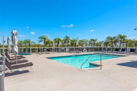 Condo in Miami Beach, Florida, 1 bedroom  № 1120656 - photo 22