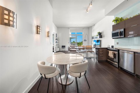 Condo in Miami Beach, Florida, 1 bedroom  № 1120656 - photo 2