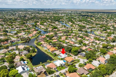 Villa ou maison à vendre à Coral Springs, Floride: 4 chambres, 214.23 m2 № 1185567 - photo 4