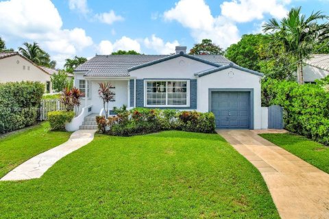 Villa ou maison à vendre à Surfside, Floride: 3 chambres, 152.36 m2 № 1408850 - photo 1