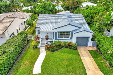 Villa ou maison à vendre à Surfside, Floride: 3 chambres, 152.36 m2 № 1408850 - photo 2