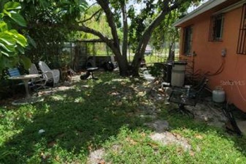 Commercial property in Miami, Florida 8 bedrooms, 156.08 sq.m. № 220359 - photo 18