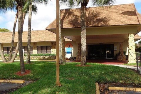 Condominio en venta en Tamarac, Florida, 2 dormitorios, 117.99 m2 № 1222509 - foto 8