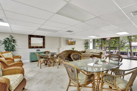 Copropriété à vendre à Pompano Beach, Floride: 2 chambres, 132.39 m2 № 1016272 - photo 10