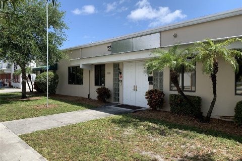 Immobilier commercial à vendre à Hallandale Beach, Floride № 39003 - photo 3