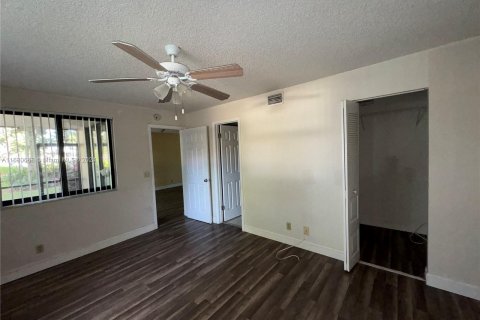 Condo in Plantation, Florida, 1 bedroom  № 1410772 - photo 4