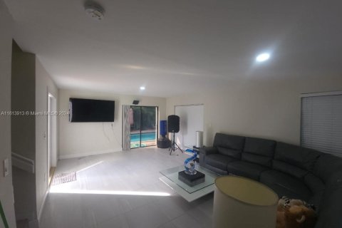 Villa ou maison à vendre à Miami, Floride: 4 chambres, 157.66 m2 № 1387731 - photo 11