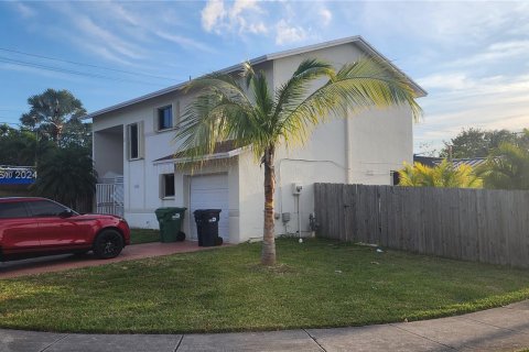 House in Miami, Florida 4 bedrooms, 157.66 sq.m. № 1387731 - photo 3