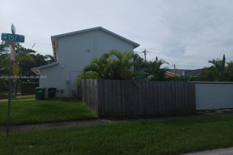 House in Miami, Florida 4 bedrooms, 157.66 sq.m. № 1387731 - photo 21