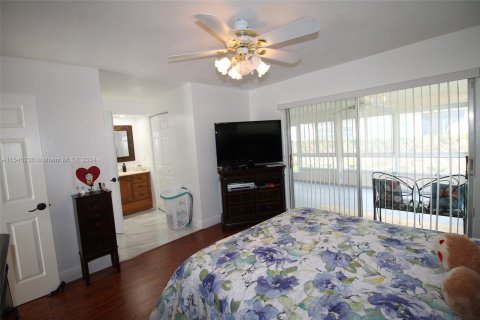 House in Sunrise, Florida 4 bedrooms, 166.39 sq.m. № 1387730 - photo 13