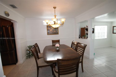 House in Sunrise, Florida 4 bedrooms, 166.39 sq.m. № 1387730 - photo 6