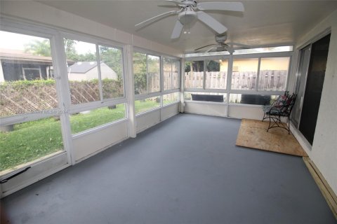 House in Sunrise, Florida 4 bedrooms, 166.39 sq.m. № 1387730 - photo 27