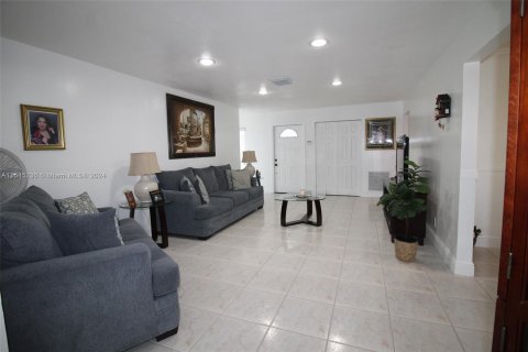 Casa en venta en Sunrise, Florida, 4 dormitorios, 166.39 m2 № 1387730 - foto 7