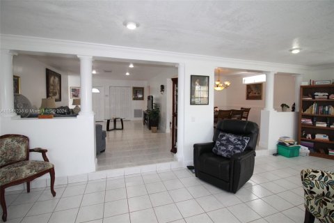 House in Sunrise, Florida 4 bedrooms, 166.39 sq.m. № 1387730 - photo 10