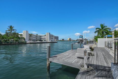 Villa ou maison à vendre à Miami Beach, Floride: 6 chambres, 524.62 m2 № 1332591 - photo 6