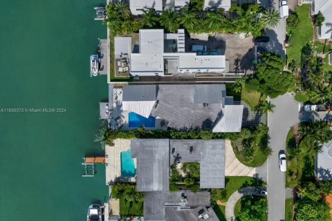 Villa ou maison à vendre à Miami Beach, Floride: 6 chambres, 524.62 m2 № 1332591 - photo 17