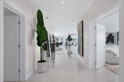 Villa ou maison à vendre à Miami Beach, Floride: 6 chambres, 524.62 m2 № 1332591 - photo 8