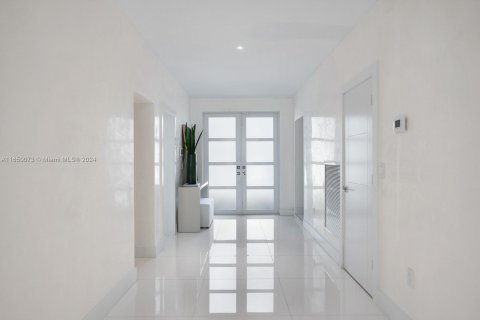 Villa ou maison à vendre à Miami Beach, Floride: 6 chambres, 524.62 m2 № 1332591 - photo 10