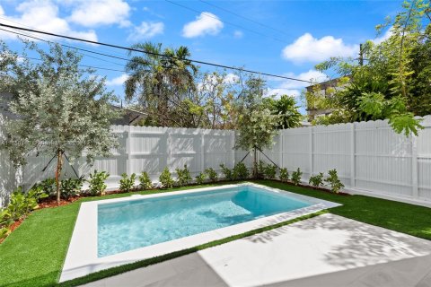 Townhouse in Miami, Florida 4 bedrooms, 229.38 sq.m. № 1332498 - photo 18