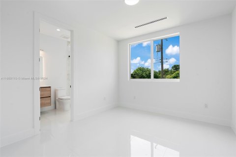 Townhouse in Miami, Florida 4 bedrooms, 229.38 sq.m. № 1332498 - photo 16