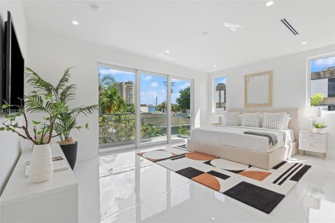 Townhouse in Miami, Florida 4 bedrooms, 229.38 sq.m. № 1332498 - photo 10