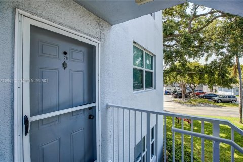 Copropriété à vendre à Oakland Park, Floride: 2 chambres, 90.58 m2 № 877963 - photo 19