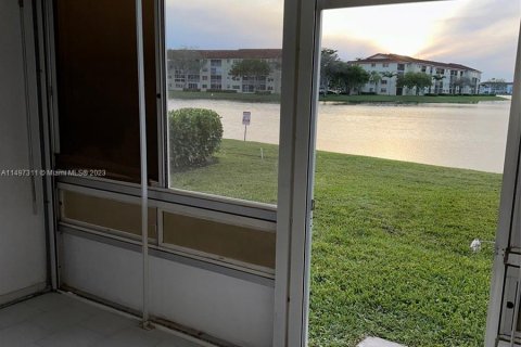 Condominio en venta en Pembroke Pines, Florida, 2 dormitorios, 110.74 m2 № 877962 - foto 19