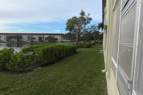 Condo in Pembroke Pines, Florida, 2 bedrooms  № 877962 - photo 24