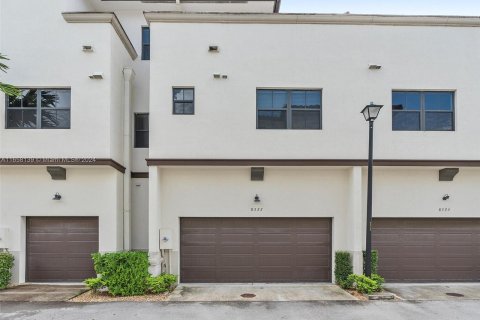 Townhouse in Doral, Florida 3 bedrooms, 226.5 sq.m. № 1360331 - photo 28