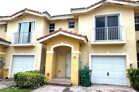 Adosado en venta en Homestead, Florida, 3 dormitorios, 153.94 m2 № 1360308 - foto 1