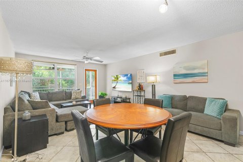 Condo in Fort Lauderdale, Florida, 2 bedrooms  № 1412251 - photo 4