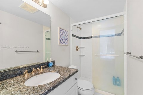 Condo in Fort Lauderdale, Florida, 2 bedrooms  № 1412251 - photo 13