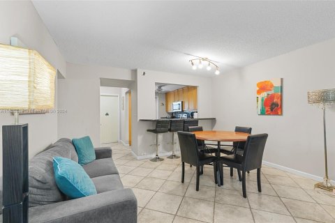 Condo in Fort Lauderdale, Florida, 2 bedrooms  № 1412251 - photo 5