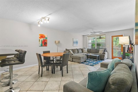 Condo in Fort Lauderdale, Florida, 2 bedrooms  № 1412251 - photo 3