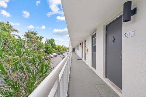 Condo in Fort Lauderdale, Florida, 2 bedrooms  № 1412251 - photo 19