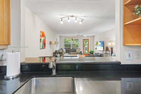 Condo in Fort Lauderdale, Florida, 2 bedrooms  № 1412251 - photo 9