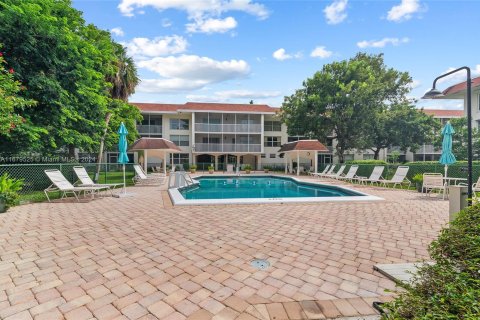 Condo in Fort Lauderdale, Florida, 2 bedrooms  № 1412251 - photo 22