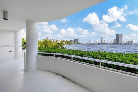 Condo in Aventura, Florida, 3 bedrooms  № 1415589 - photo 22