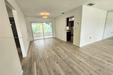 Casa en venta en Sunrise, Florida, 2 dormitorios, 111.48 m2 № 1348071 - foto 3