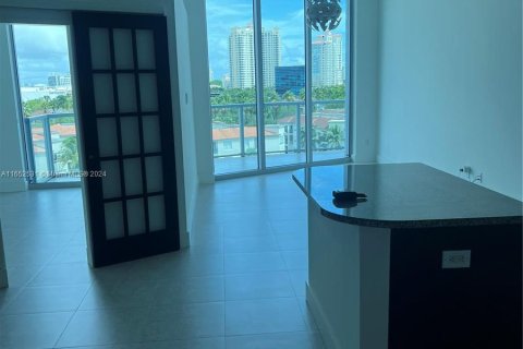 Condominio en alquiler en Aventura, Florida, 2 dormitorios, 75.81 m2 № 1348114 - foto 11