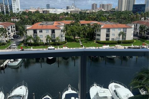 Copropriété à louer à Aventura, Floride: 2 chambres, 75.81 m2 № 1348114 - photo 2