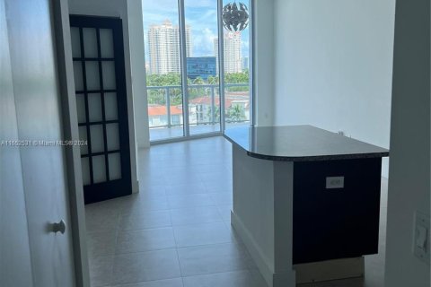 Condominio en alquiler en Aventura, Florida, 2 dormitorios, 75.81 m2 № 1348114 - foto 17