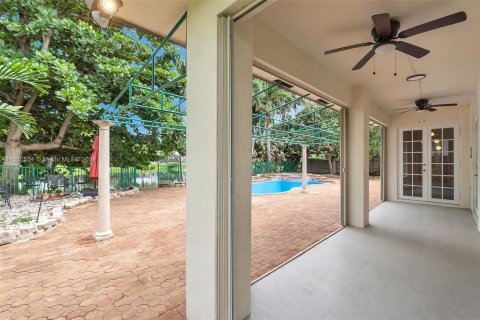 Villa ou maison à vendre à Miami Lakes, Floride: 4 chambres, 205.87 m2 № 1348113 - photo 2