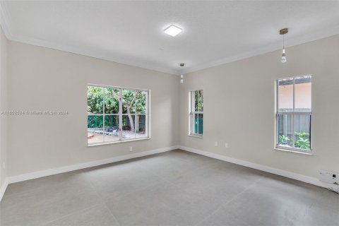 House in Miami Lakes, Florida 4 bedrooms, 205.87 sq.m. № 1348113 - photo 17