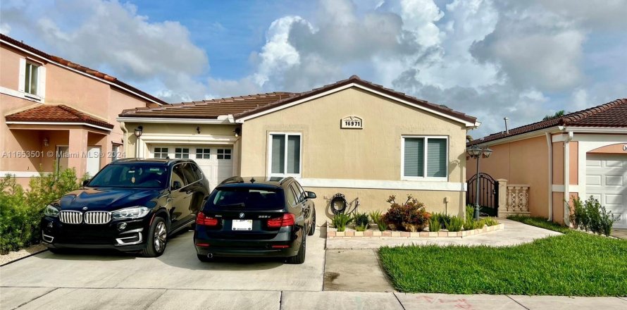 Villa ou maison à Miami, Floride 3 chambres, 130.62 m2 № 1348070